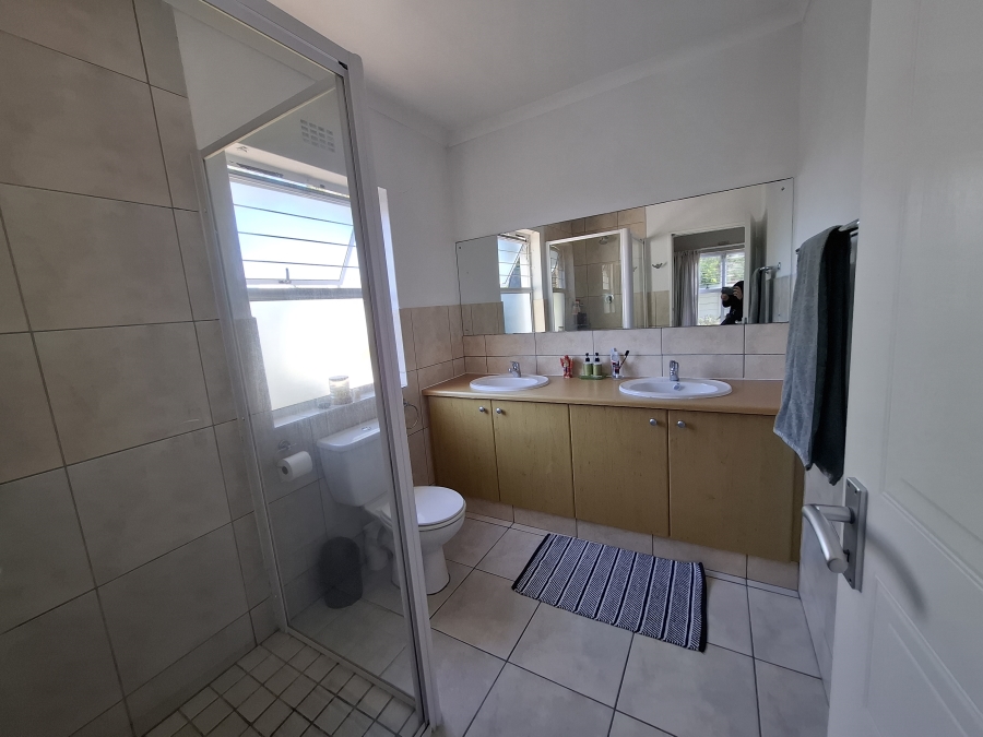 To Let 4 Bedroom Property for Rent in Sunningdale Western Cape